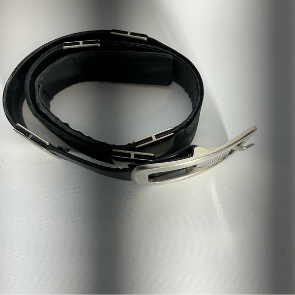 Suzi Roher Canada Black Leather Belt w/Silver Rectangle Hardware w/Silver Buckle - Picture 6 of 14